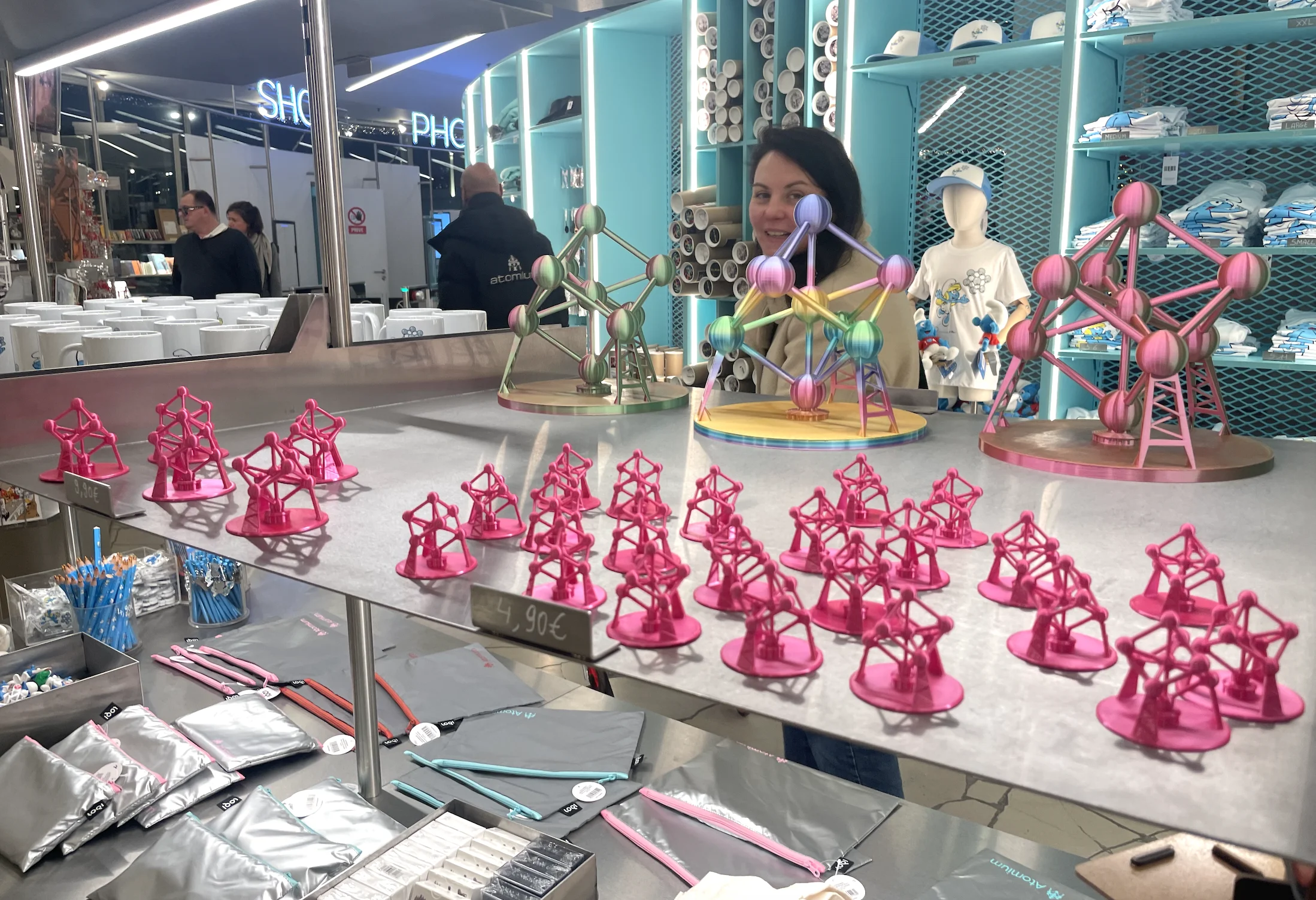 Pink Atomium 3D printed figurines for sale at Brussels shop